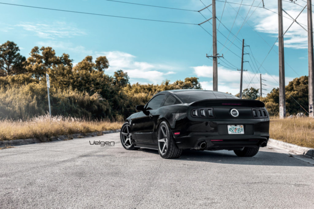 Black S197 Mustang GT Velgen Wheels Classic 5 Gunmetal-2