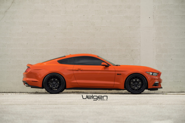 Competition Orange S550 Mustang GT Velgen Wheels VMB7 Satin Black-2